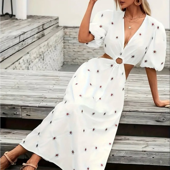 Vibrant White Floral Puff Sleeve Dress - Chic V-Neck & Trendy Cut-Outs Sz S NWT - Picture 4 of 10